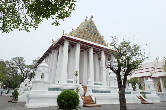 Wat Chaloem Phra Kiat Worawihan